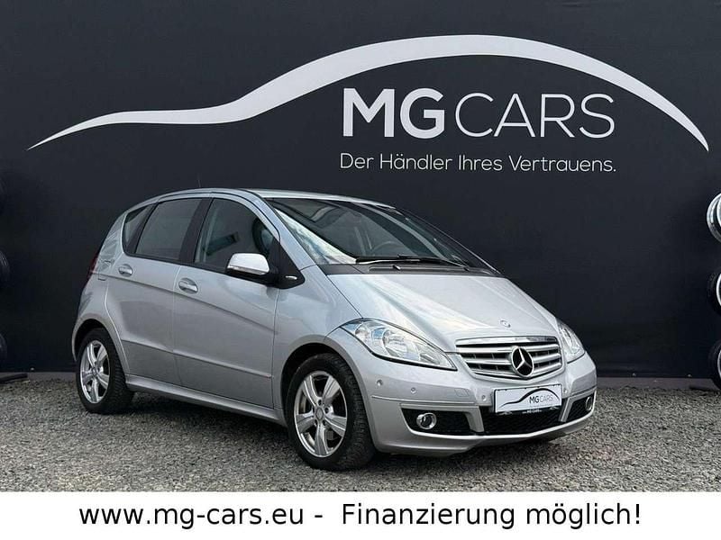 Gebraucht Mercedes A180 109 PS (80 kW) 2012 Polarsilber Limousine