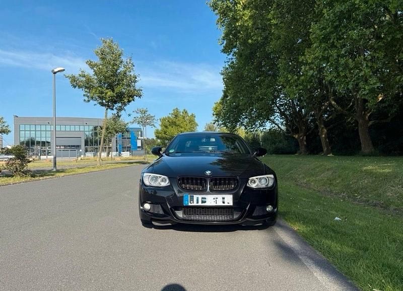 Gebraucht BMW 330 272 PS (200 kW) 2011 Schwarz Coupé