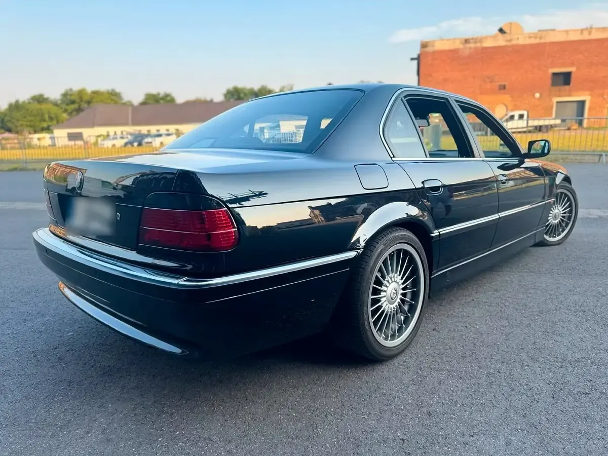 Gebraucht BMW 728 Basis 193 PS (141 kW) 1997 Schwarz Limousine