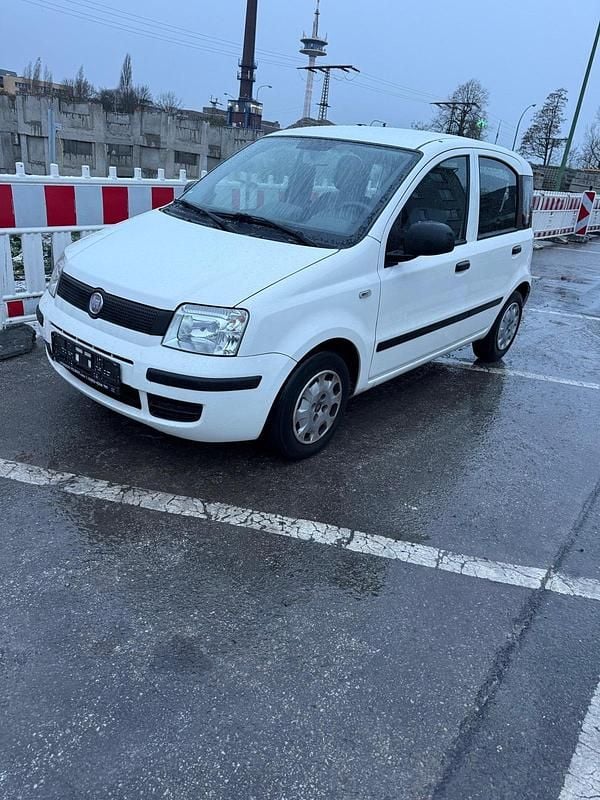 Weiß Gebraucht 2011 Fiat Panda Kleinwagen | 2.300 € (Guter Preis) - Bild 1/4