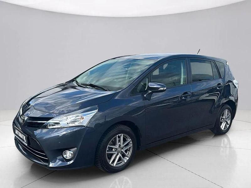 Violet Gebraucht 2015 Toyota Verso Skyview Edition Van / Kleinbus | 17.990 € (Etwas zu teuer) - Bild 1/4
