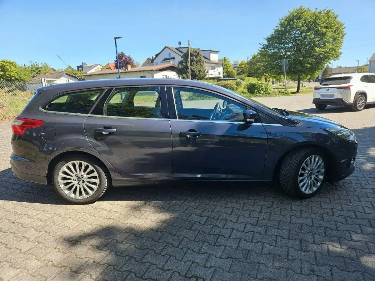 Używany Ford Focus Titanium 182 KM (133 kW) 2012 Szary Kombi