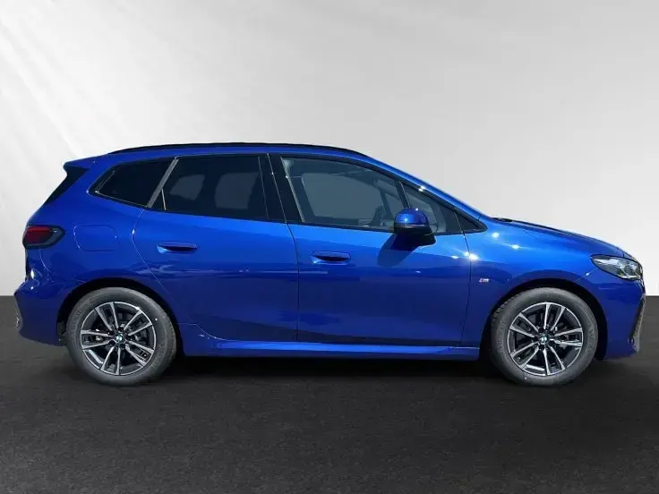 Gebraucht BMW 220 M Sport 163 PS (119 kW) 2025 Portimao blau metallic Coupé