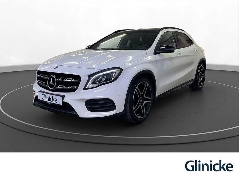 Polarweiss Gebraucht 2019 Mercedes GLA200 AMG line SUV | 25.880 € (Fairer Preis) - Bild 1/4