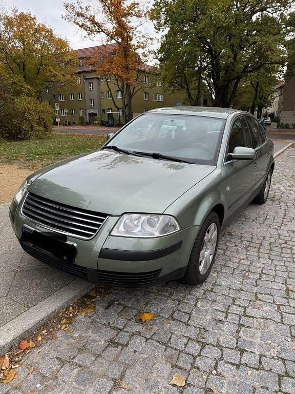 Grün Gebraucht 2000 VW Passat Limousine | 750 € (Guter Preis) - Bild 1/4