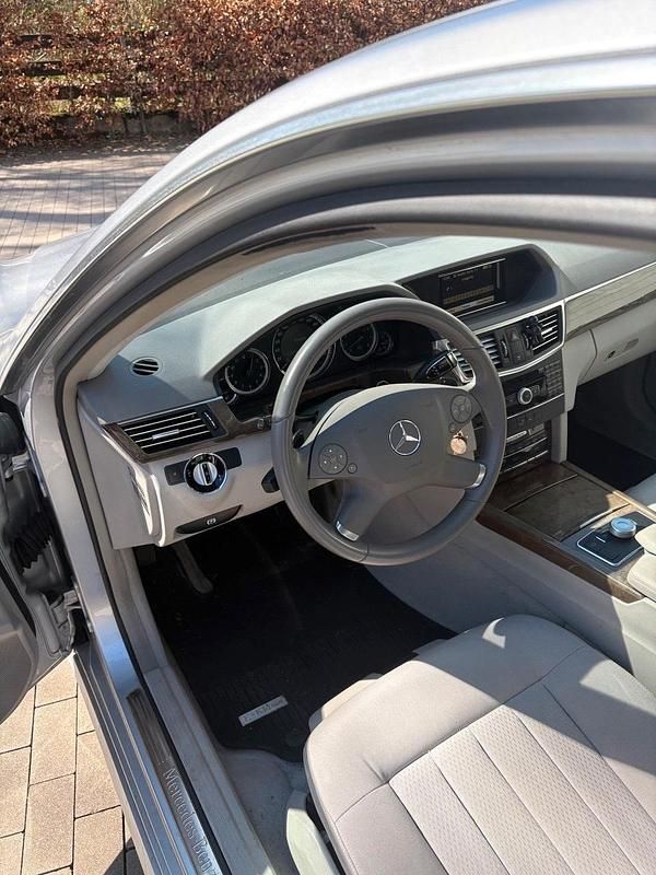 Second-hand Mercedes E350 292 CP (214 kW) 2009 Argintiu Berlinǎ