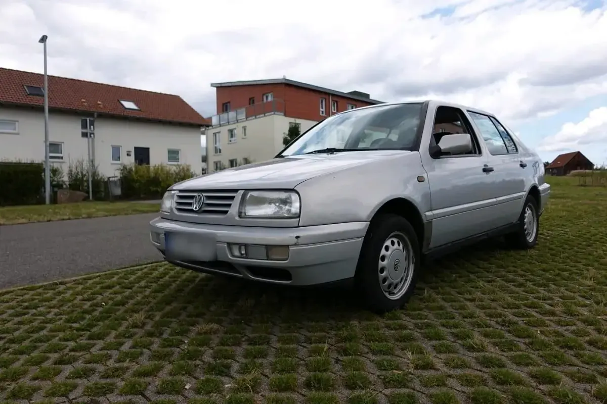 Gebraucht VW Vento 101 PS (74 kW) 1996 Silber Limousine