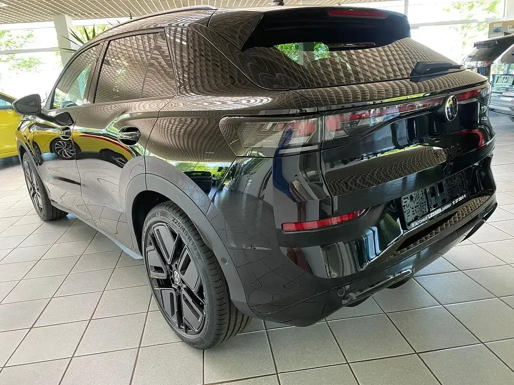 Neu VW T-Roc R-line 150 PS (110 kW) 2026 Grenadillschwarz metallic SUV