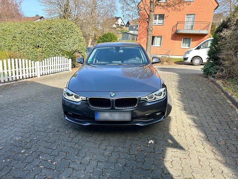 Gebraucht BMW 318 150 PS (110 kW) 2016 Grau Limousine