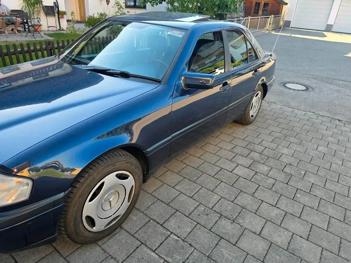 Gebraucht Mercedes C200 136 PS (100 kW) 1995 Blau Limousine