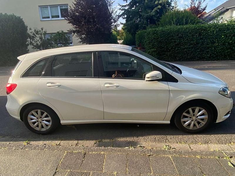 Gebraucht Mercedes B220 170 PS (125 kW) 2014 Weiß Van / Kleinbus