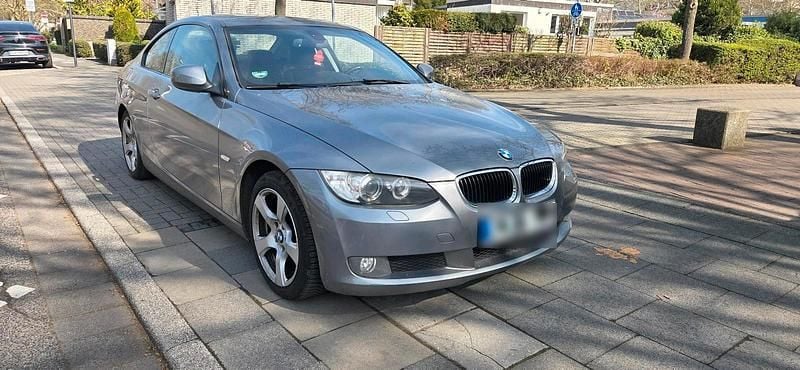Gebraucht BMW 320 170 PS (125 kW) 2010 Grau Coupé