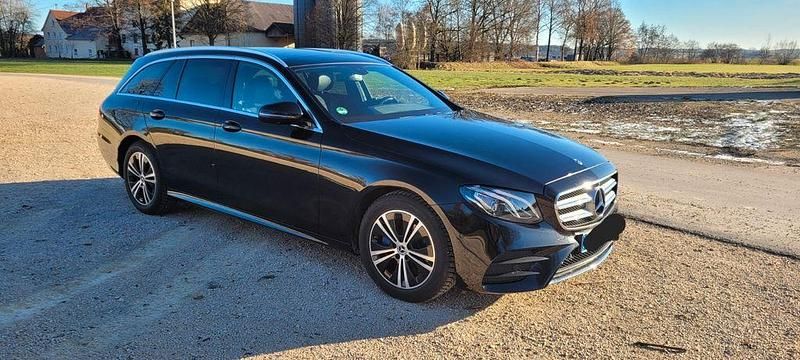 Gebraucht Mercedes E220 194 PS (142 kW) 2018 Schwarz Limousine