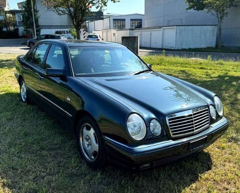 Schwarz Gebraucht 1997 Mercedes E230 Avantgarde Limousine | 5.300 € (Teuer) - Bild 1/4