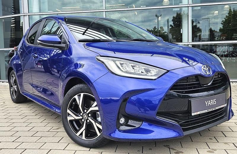 Juniper blue metallic Gebraucht 2025 Toyota Yaris Hybrid Comfort Kleinwagen | 22.990 € (Guter Preis) - Bild 1/4