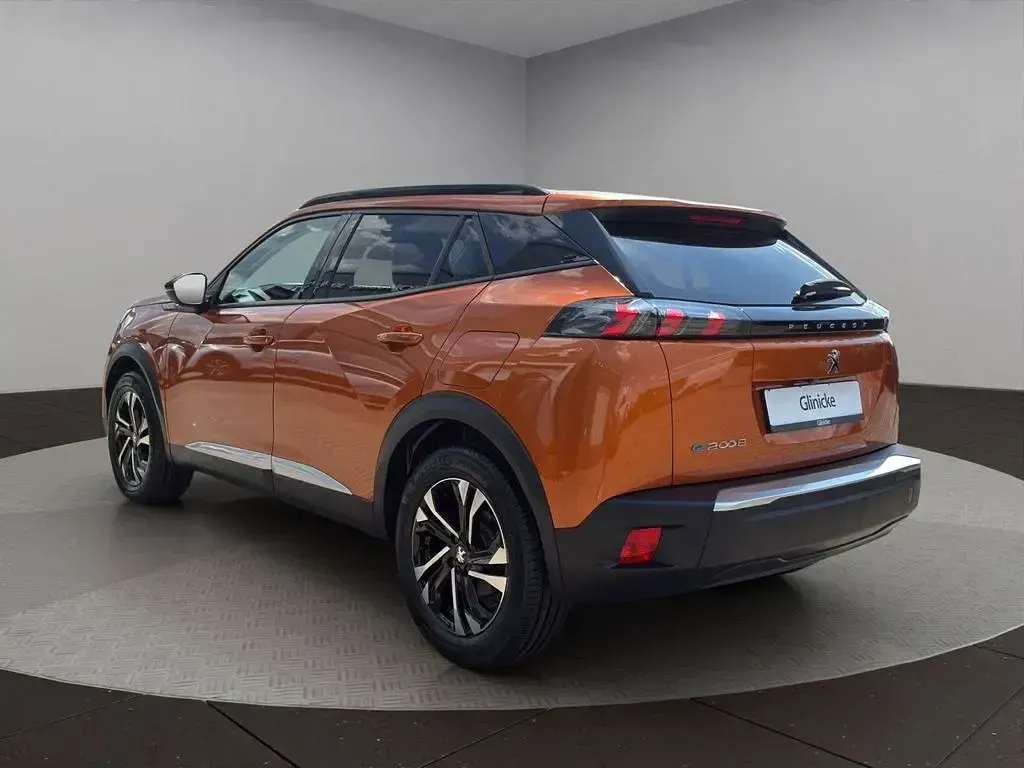 Gebraucht Peugeot e-2008 Allure 100 kW (136 PS) 2022 Orange SUV
