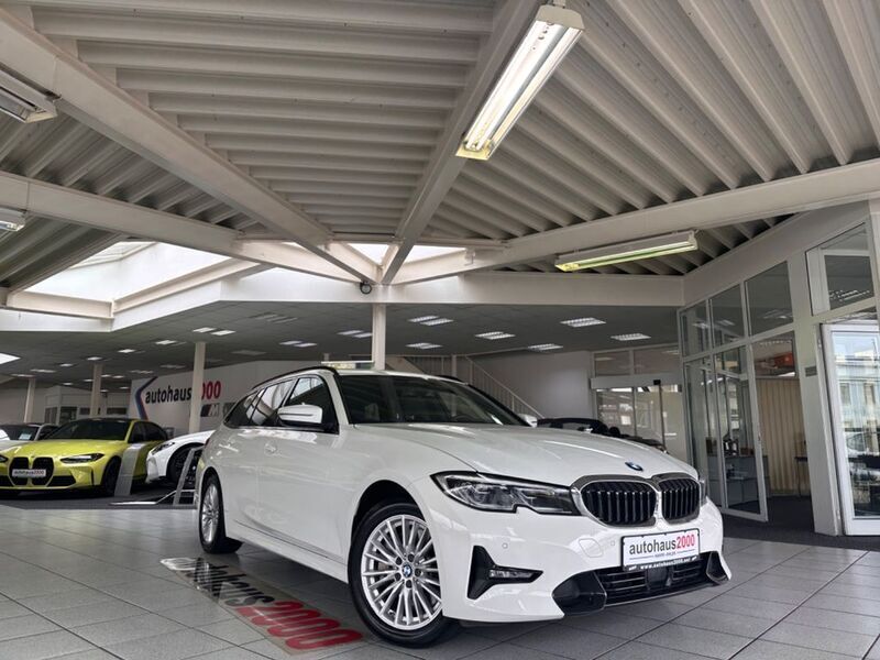Alpinweiss 3 Gebraucht 2020 BMW 330e Sport Line Kombi | 28.950 € (Fairer Preis) - Bild 1/4