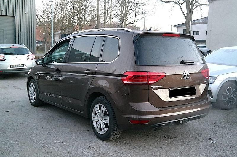 Gebraucht VW Touran Highline 150 PS (110 kW) 2017 Braun Van / Kleinbus