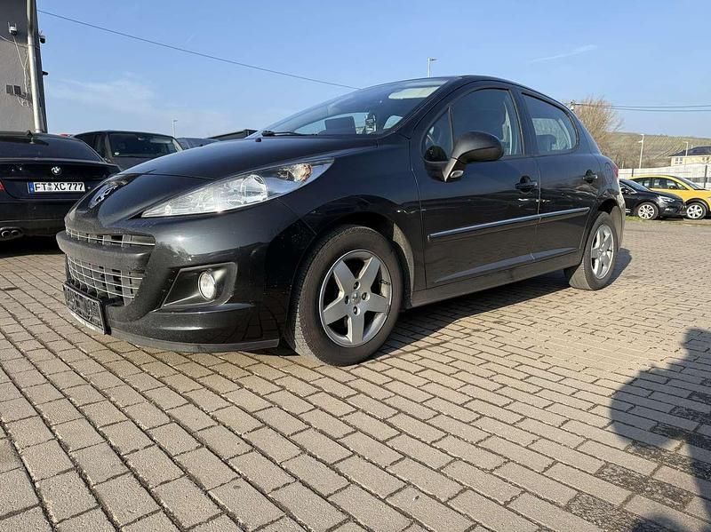 Gebraucht Peugeot 207 Premium 95 PS (69 kW) 2011 Farbe schwarz obsidien Kleinwagen