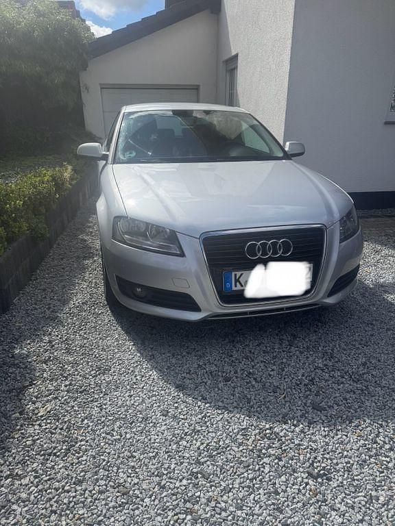 Silber Gebraucht 2010 Audi A3 Attraction Limousine | 4.650 € (Guter Preis) - Bild 1/4