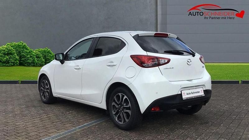 Gebraucht Mazda 2 Exclusive-Line 90 PS (66 kW) 2015 Weiß Limousine