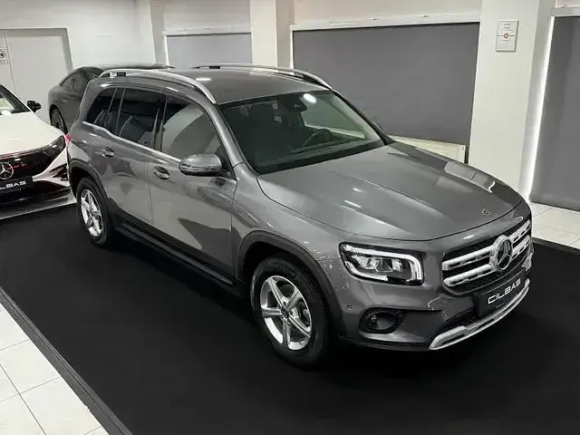 Gebraucht Mercedes GLB180 Style 116 PS (85 kW) 2021 Grau SUV
