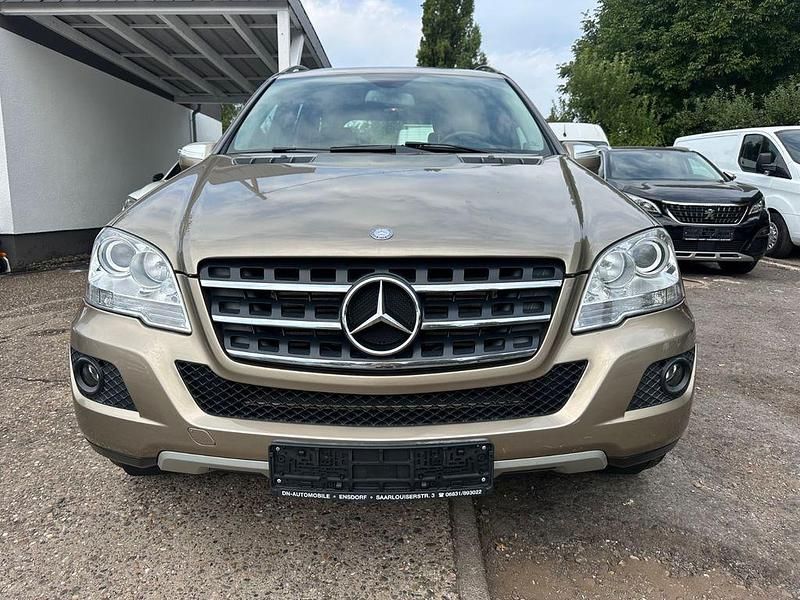 Gold Gebraucht 2010 Mercedes ML300 SUV | 10.999 € (Fairer Preis) - Bild 1/3