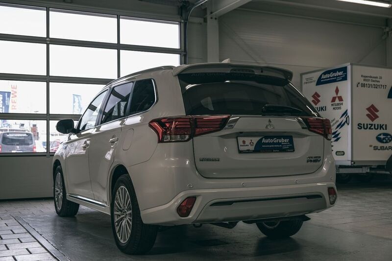Gebraucht Mitsubishi Outlander P-HEV Top 224 PS (164 kW) 2018 Weiss SUV