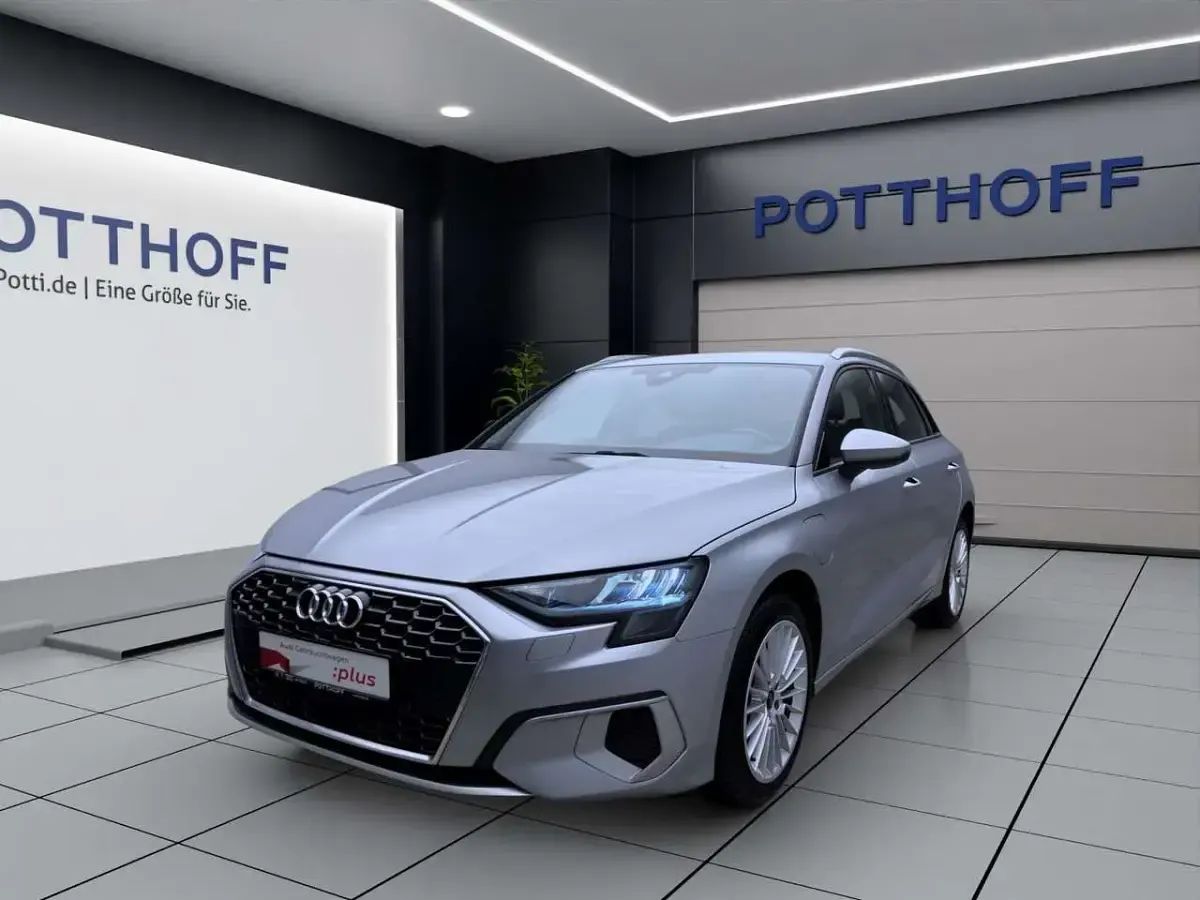 Second-hand Audi A3 Advanced 150 CP (110 kW) 2024 Argintiu Berlinǎ