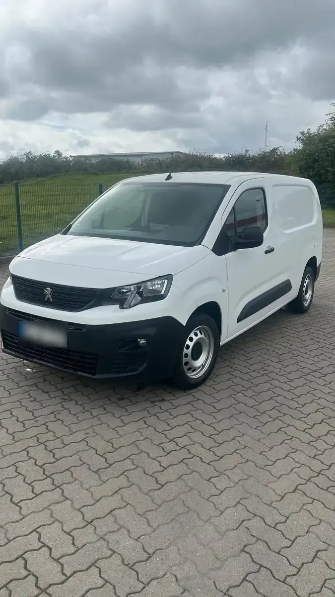 Gebraucht Peugeot Partner 101 PS (74 kW) 2019 Weiß Van / Kleinbus