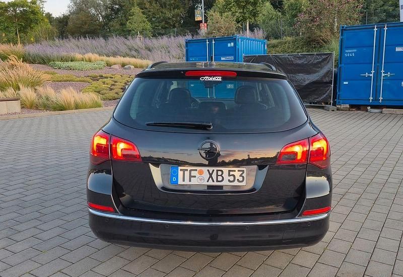 Gebraucht Opel Astra 140 PS (102 kW) 2013 Schwarz Kombi