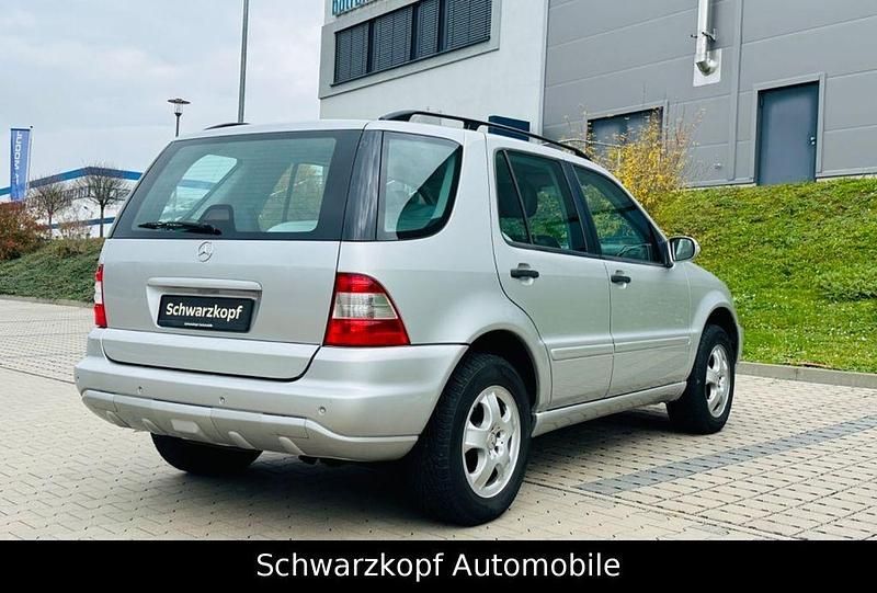 Gebraucht Mercedes ML270 163 PS (119 kW) 2003 Silber SUV