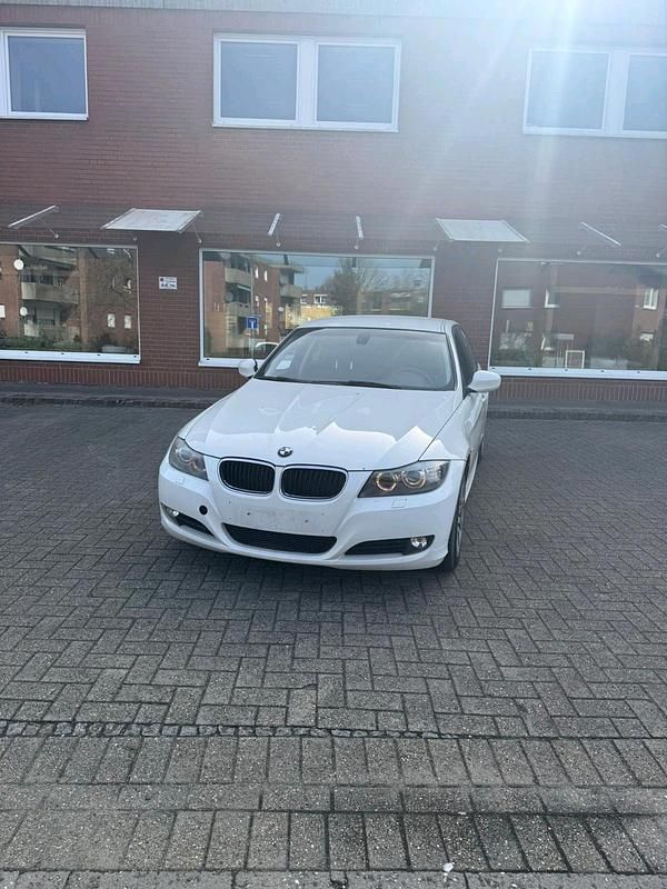 Gebraucht BMW 316 143 PS (105 kW) 2011 Weiß Limousine