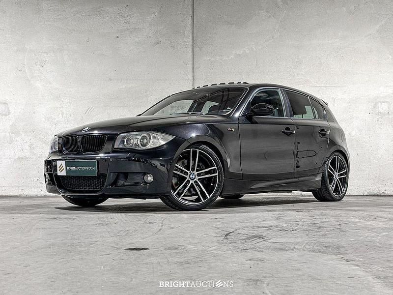 Schwarz Gebraucht 2006 BMW 130 Kleinwagen | 12.000 € - Bild 1/4
