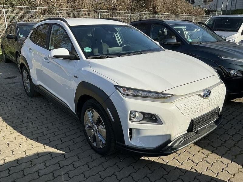 Gebraucht Hyundai Kona Style 150 kW (204 PS) 2021 Weiß SUV