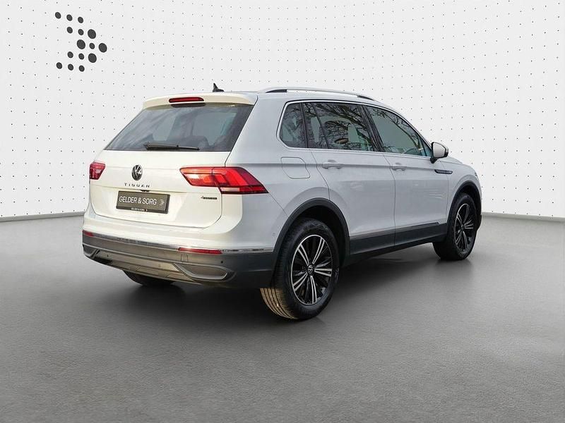 Gebraucht VW Tiguan Life 200 PS (147 kW) 2023 Pure white SUV