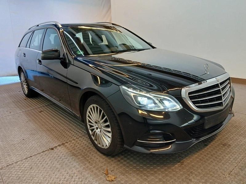Gebraucht Mercedes E200 Elegance 136 PS (100 kW) 2014 Schwarz Kombi