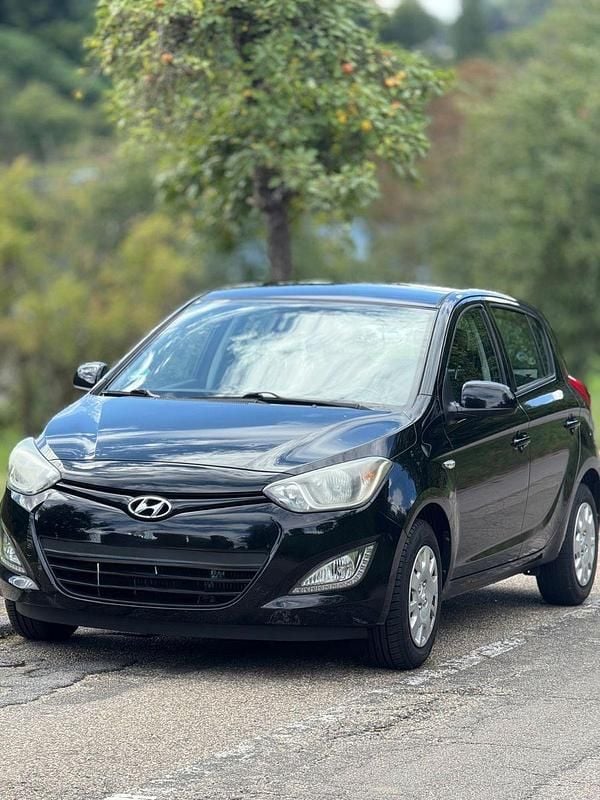 Schwarz Gebraucht 2014 Hyundai i20 Classic Kleinwagen | 4.200 € (Guter Preis) - Bild 1/4