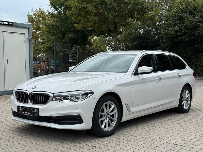 Weiß Gebraucht 2018 BMW 520 Performance Kombi | 20.999 € (Guter Preis) - Bild 1/4