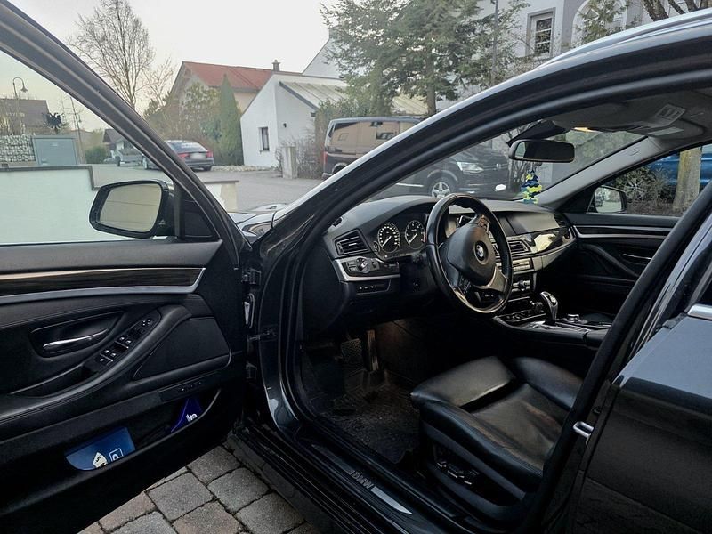 Gebraucht BMW 530 258 PS (189 kW) 2013 Grau Kombi