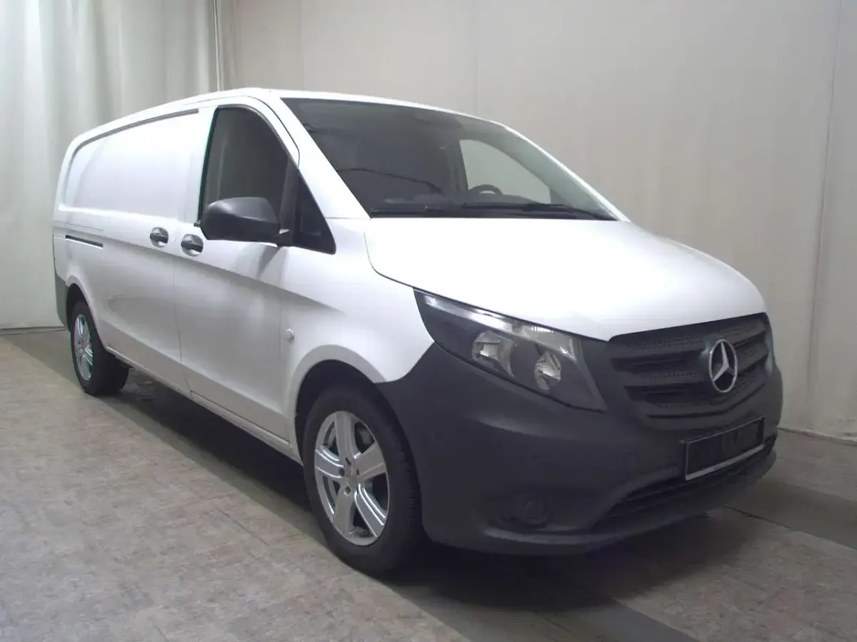 Gebraucht Mercedes Vito 163 PS (119 kW) 2020 Arktikweiss Van