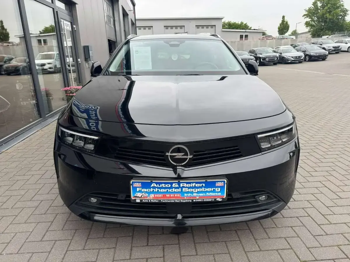 Usata Opel Astra Elegance 131 CV (96 kW) 2024 Nero Utilitaria