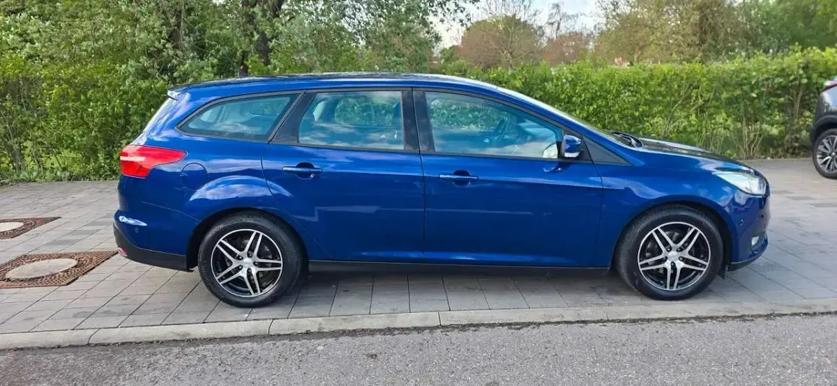 Używany Ford Focus Trend 120 KM (88 kW) 2015 Niebieski Kombi