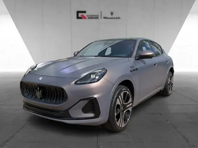 Grau Gebraucht 2024 Maserati Grecale Folgore SUV | 99.900 € (Etwas zu teuer) - Bild 1/4