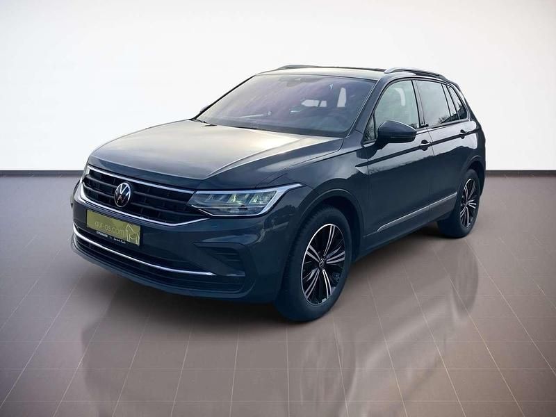 Gebraucht VW Tiguan Active 131 PS (96 kW) 2022 Delfingrau SUV