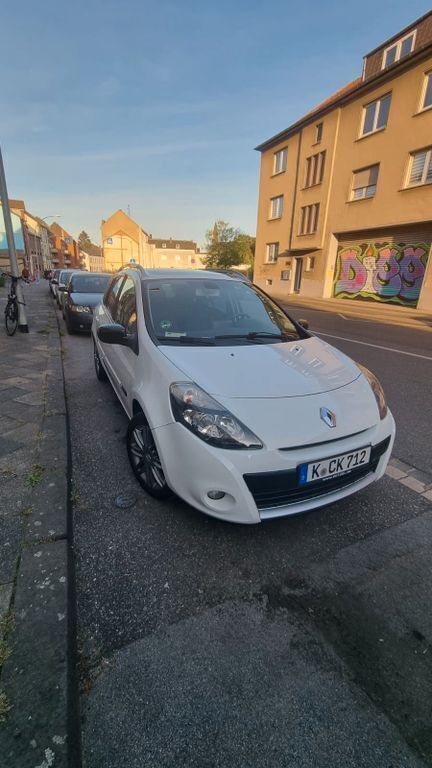 Weiß Gebraucht 2010 Renault Clio II Dynamique Limousine | 2.990 € (Fairer Preis) - Bild 1/4