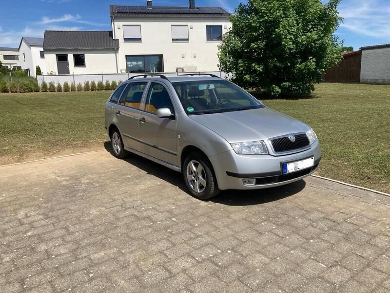 Silber Gebraucht 2002 Skoda Fabia Kombi | 1.950 € (Etwas zu teuer) - Bild 1/4