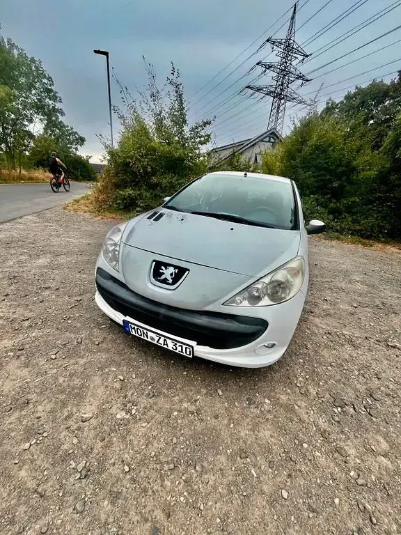 Gebraucht Peugeot 206 75 PS (55 kW) 2011 Weiß Limousine