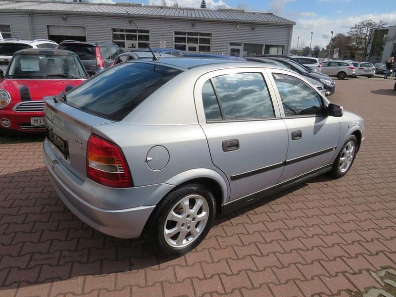 Gebraucht Opel Astra Selection 84 PS (61 kW) 2002 Silber Limousine