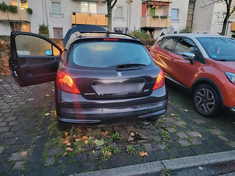Schwarz Gebraucht 2007 Peugeot 207 Coupé | 800 € - Bild 1/4